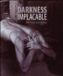 Darkness implacable : Implacable obscurité