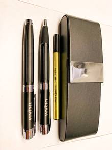 Ensemble 2 stylos noirs avec boîtier UQAM logo gravure laser