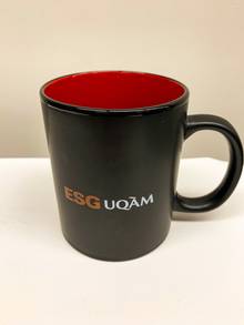 Tasse ESG UQAM noire et rouge en céramique logo rouge et blanc